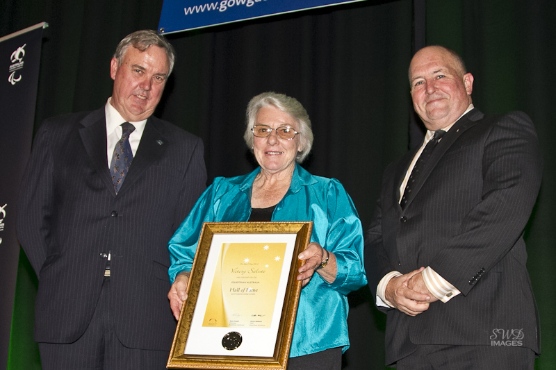 Carolyn Lieutenant accepts the award