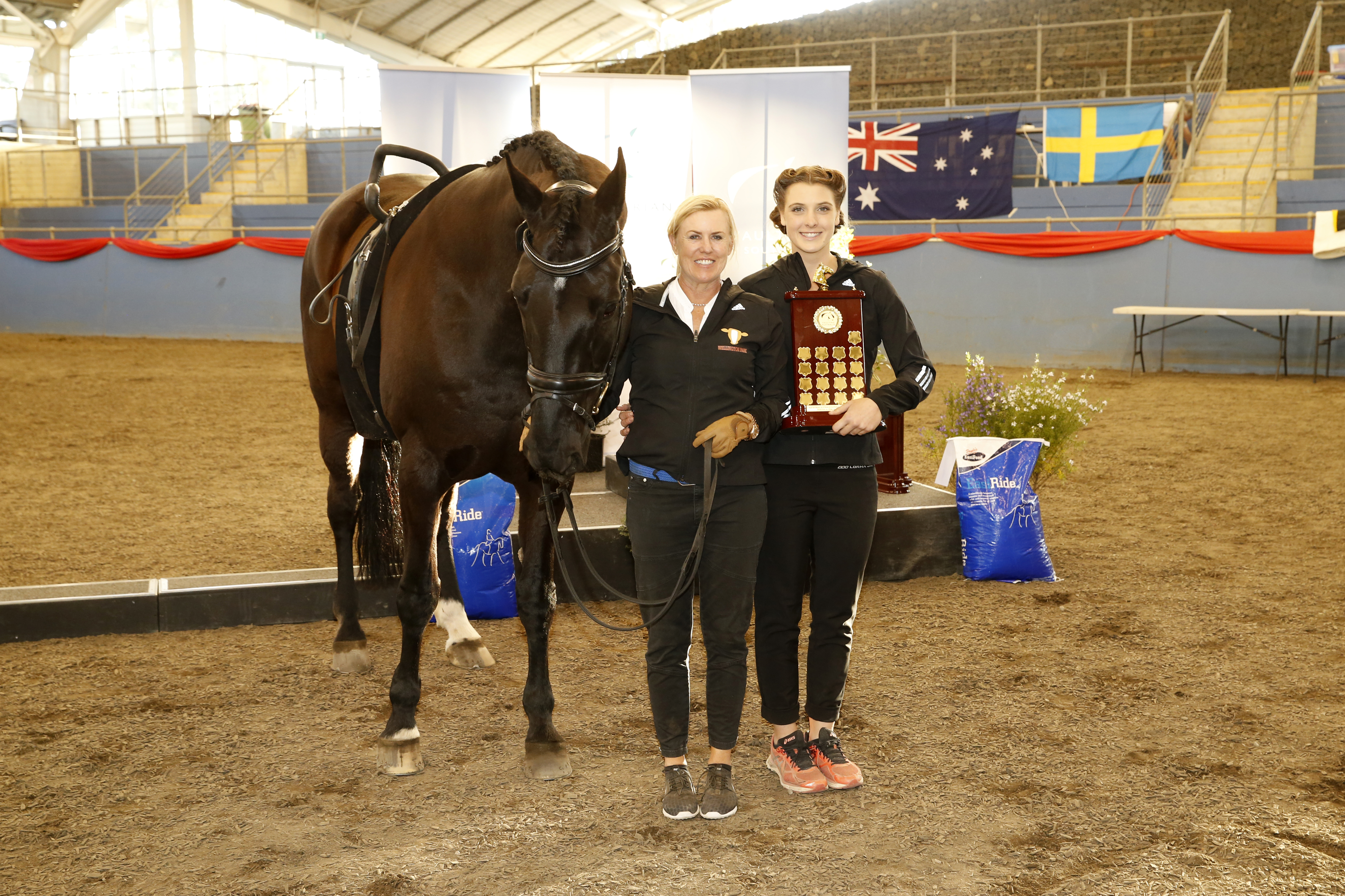 Steph Dore with Georgie Kennett and 'Donati 3' at the 2017 Australian Vaulting Championships